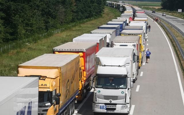 Kamioni na granici s Hrvatskom čekaju šest sati