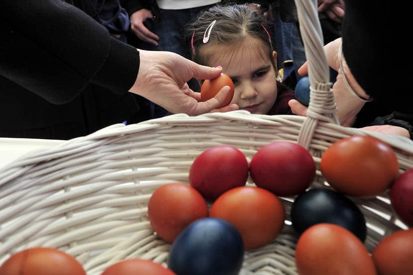 NEMOJTE DA SE OBRUKATE: Evo kako se PRAVILNO čestita VASKRS, a ove izraze NIKAKO ne koristite!