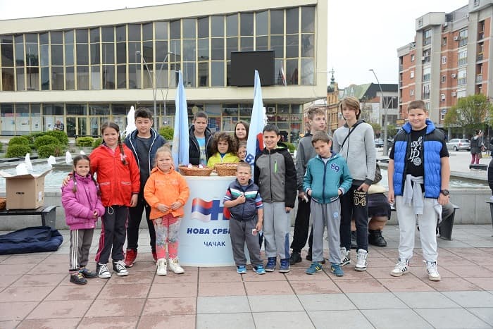 Nova Srbija tradicionalno sa Čačanima za Vaskrs na Gradskom trgu (FOTO)