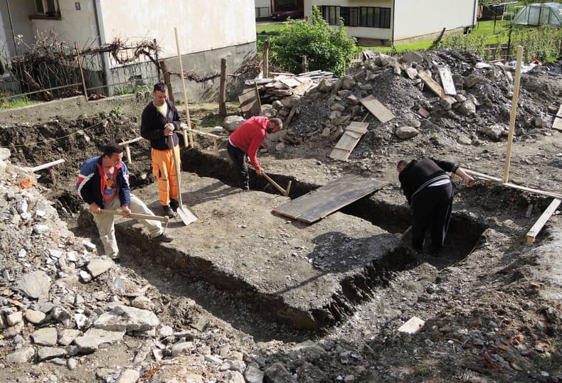 Pobeda humanosti: Ivanjičani grade kuću siromašnim komšijama (FOTO)