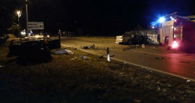 TEŽAK UDES NA IBARSKOJ Muškarac i žena poginuli u direktnom sudaru, petoro povređenih.