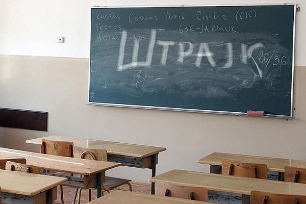 U ŠTRAJKU 30.000 PROSVETARA Skraćeni časovi 1. septembra u 750 škola