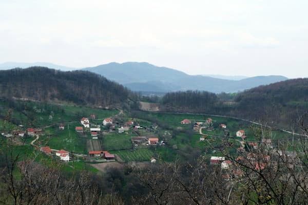 Osmogodišnja devojčica iz Vujetinaca kod Čačka poginula kada se prevrnuo traktor