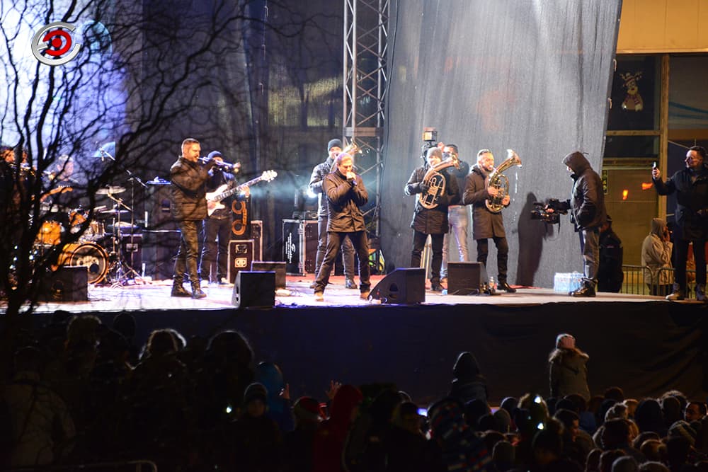Čačani pevali sa Dejanom Petrovićem! (FOTO)