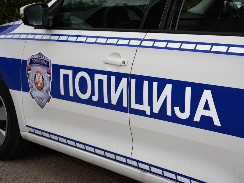 Teška saobraćajna nesreća kod Kraljeva: Vozač kamiona doživeo infarkt i sleteo s puta