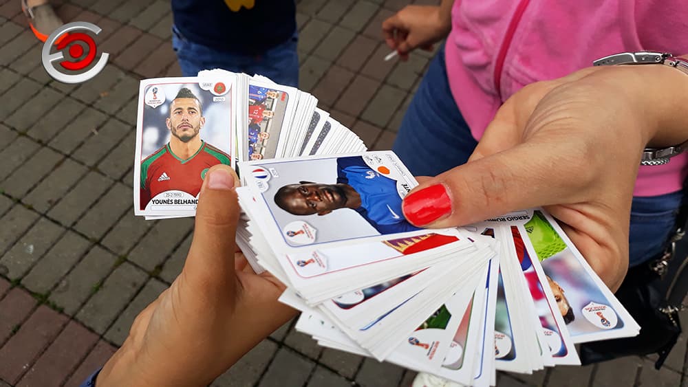 U EPICENTRU: "Menjaža" sličica za Svetsko prvenstvo u fudbalu (FOTO)