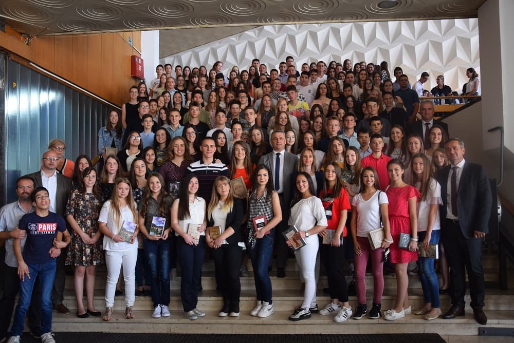 Čačak: Svečano uručene knjige nosiocima Vukove diplome