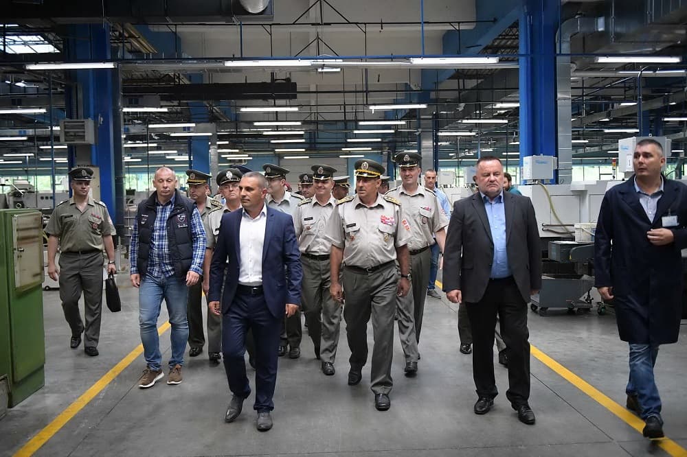 General Diković posetio "Sloboda" AD Čačak