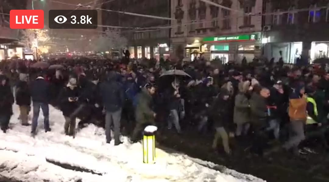 Novi protest "Stop krvavim košuljama" u Beogradu, građani u šetnji i po vejavici (LIVE)