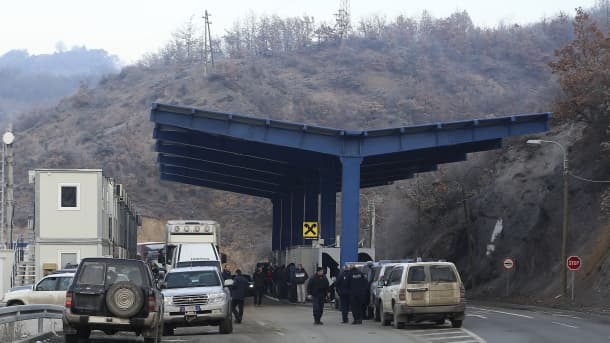 Izgoreo automobil kojim se ekipa nedeljnika VREME vraćala iz Kosovske Mitrovice