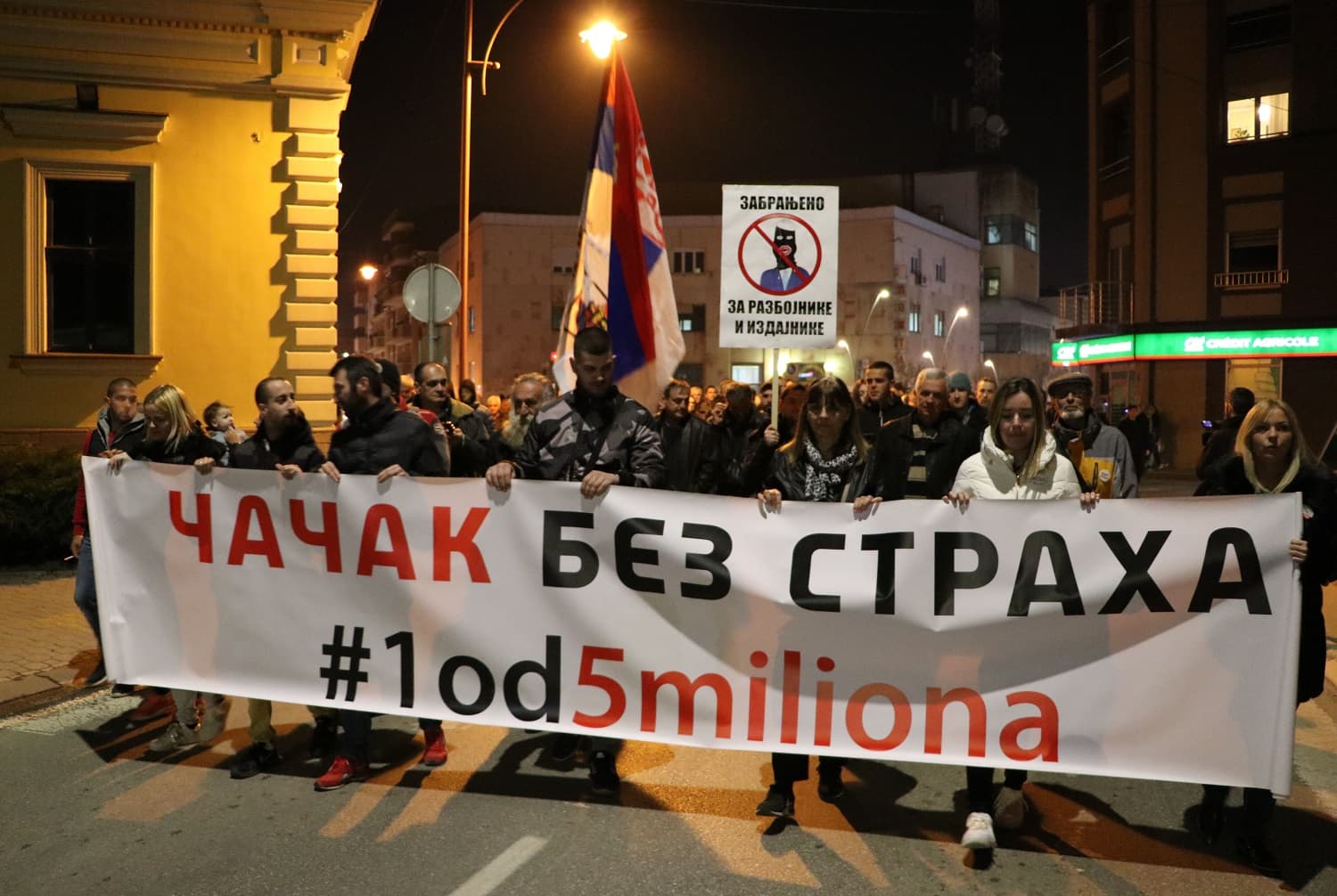 Deveti po redu protest "1 od 5 miliona" u Čačku: Lažu vas da su protesti sve slabiji, ima nas sve više (FOTO)