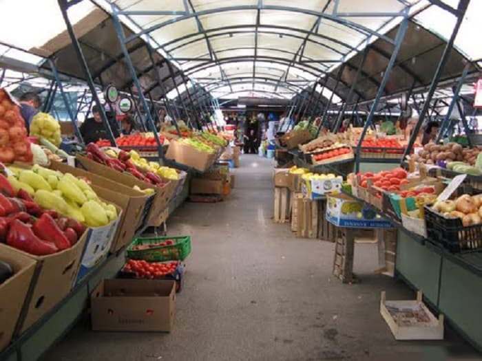 Obijeno i opljačkano 12 lokala