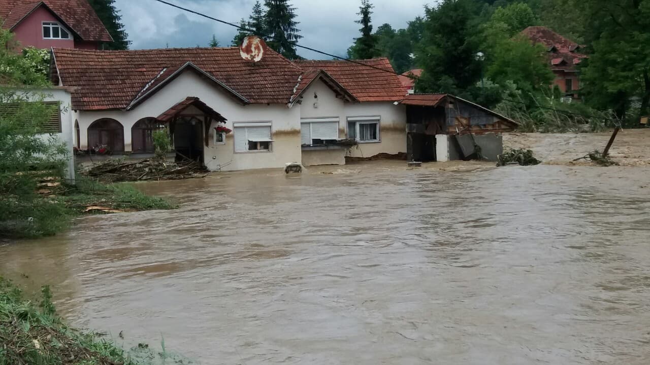 Vučić danas obilazi poplavljena područja