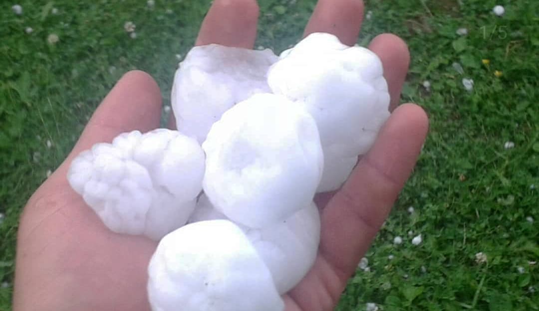 Jako nevreme i grad veličine oraha pogodili Pranjane (FOTO)