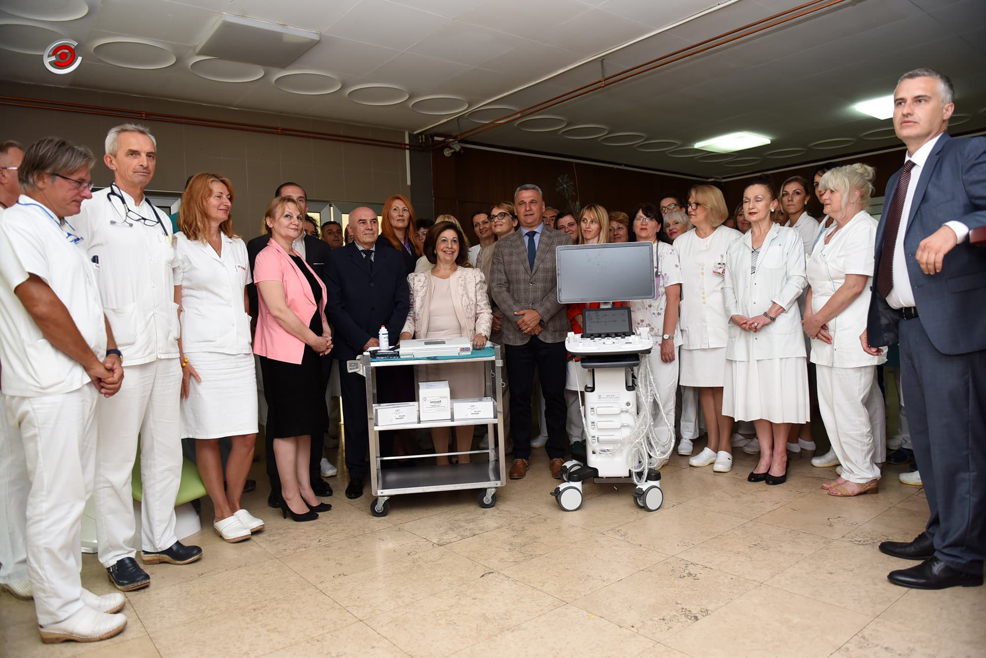 Princeza Katarina isporučila pomoć Opštoj bolnici Čačak (FOTO)
