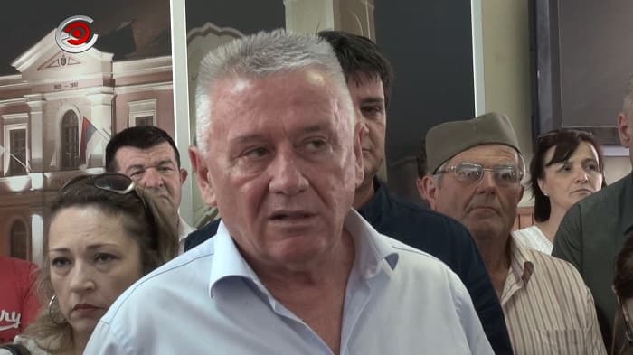 NS: Velimiru Iliću došla policija na vrata, jer ga je izvršitelj prijavio (VIDEO)