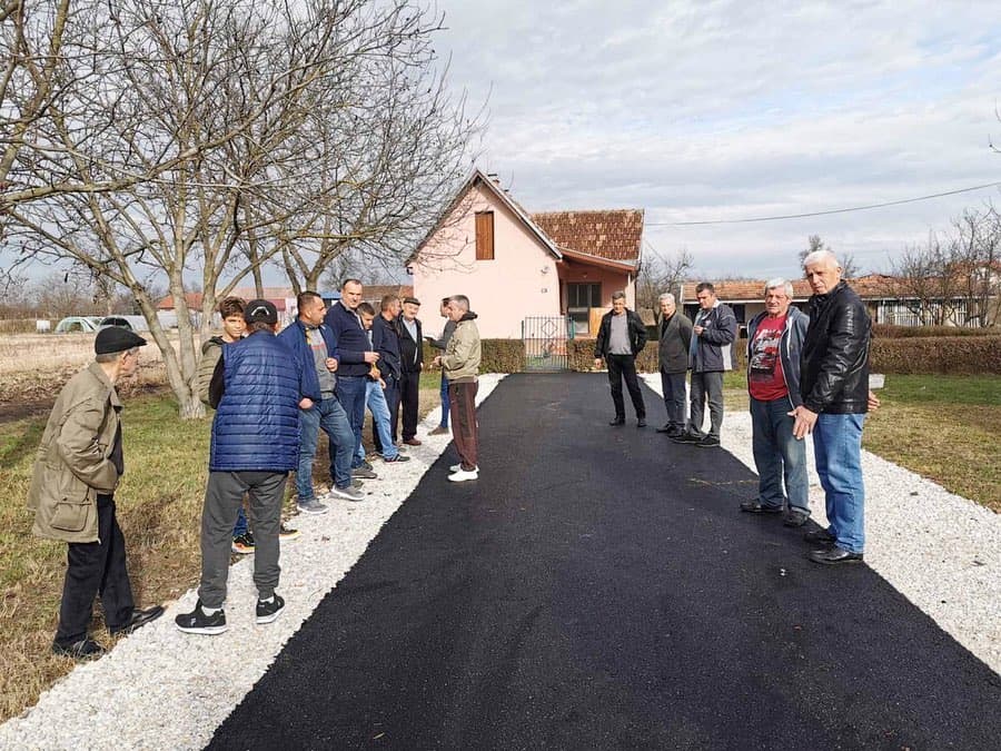 Asfaltiran glavni seoski put u MZ Baluga Ljubićka
