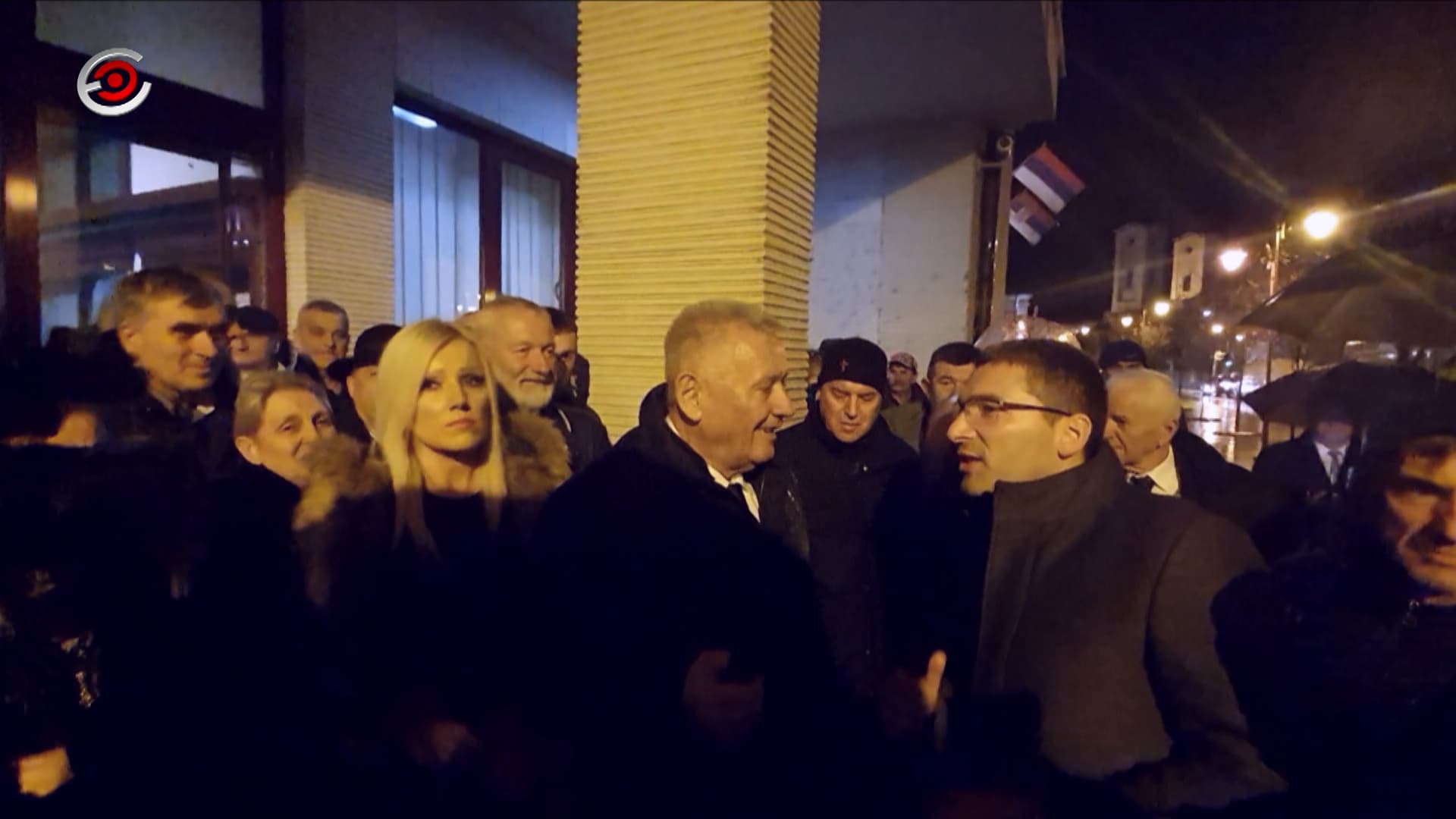 Opozicioni Narodni blok sa trubačima započeo kampanju u Čačku (VIDEO)