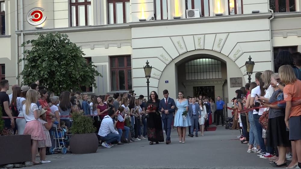 Matursko veče za čačanske gimnazijalce 1. septembra, ostale srednje škole odlučuju narednih dana