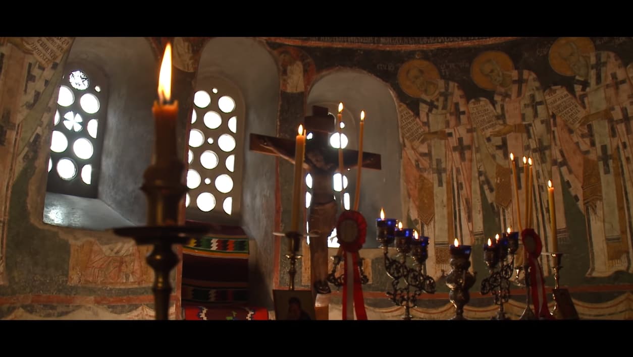 Holivudski glumac prešao u pravoslavlje i napisao fantastičnu pesmu za spot o KiM (VIDEO)