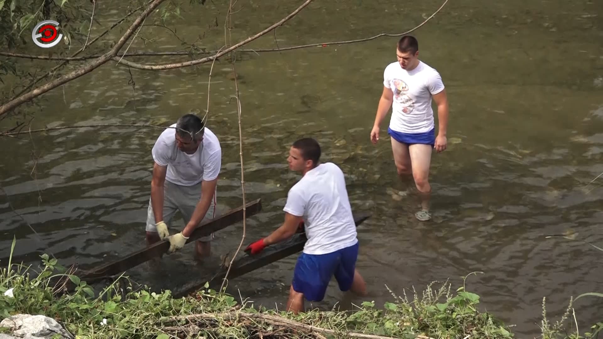 VELIKA AKCIJA: Više od stotinu mladih čistilo korito reke Bjelice u Guči (VIDEO)