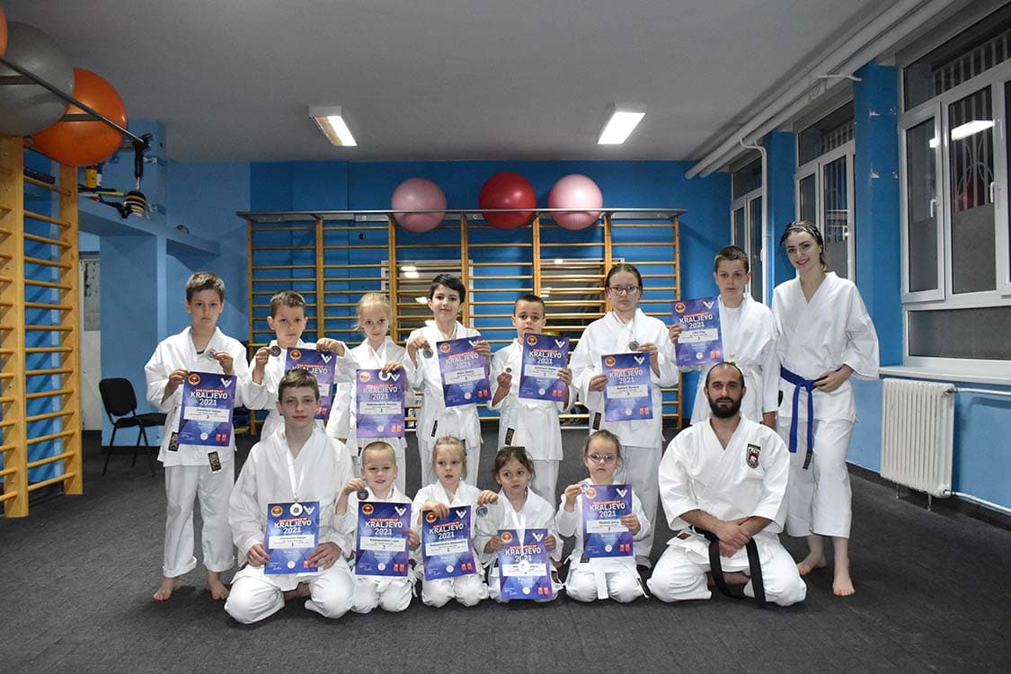 Dvanaest medalja za čačanske karatiste DBA