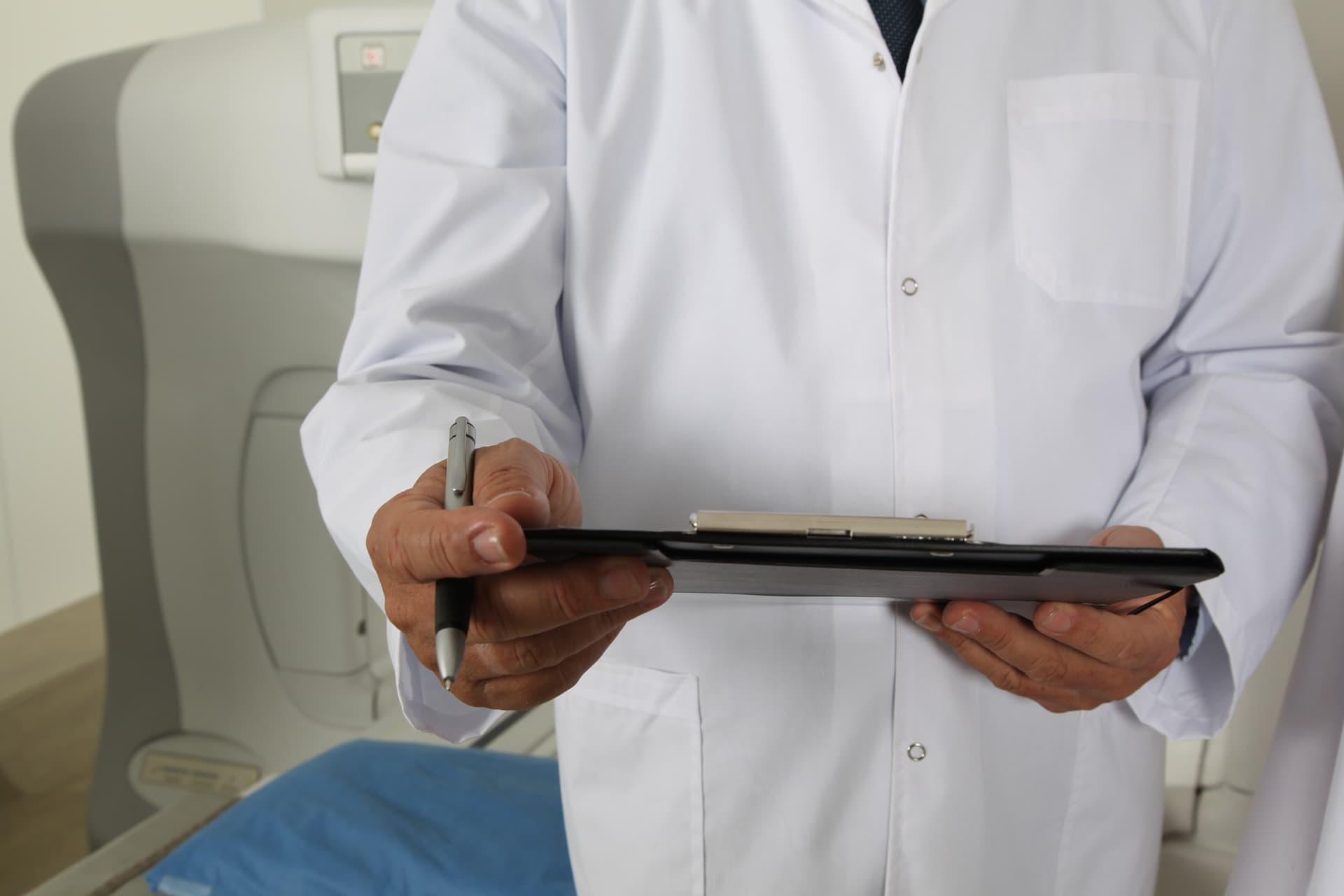 Medicinari koji neće da se vakcinišu biće kažnjeni: Idu u administraciju, ostaju bez bonusa...