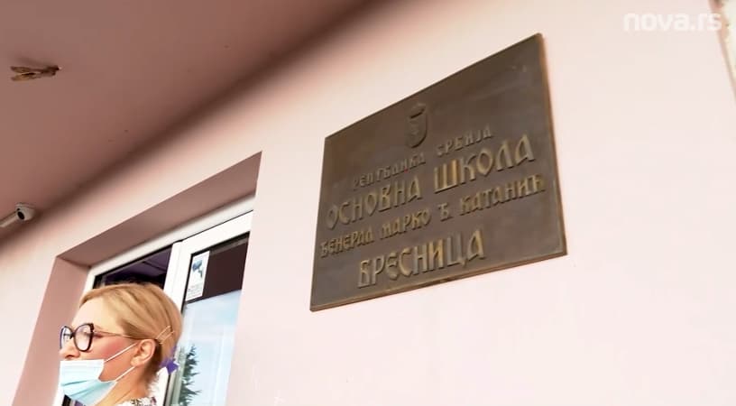 U Čačku prvog dana škole puštena verzija himne u kojoj se pominje kralj
