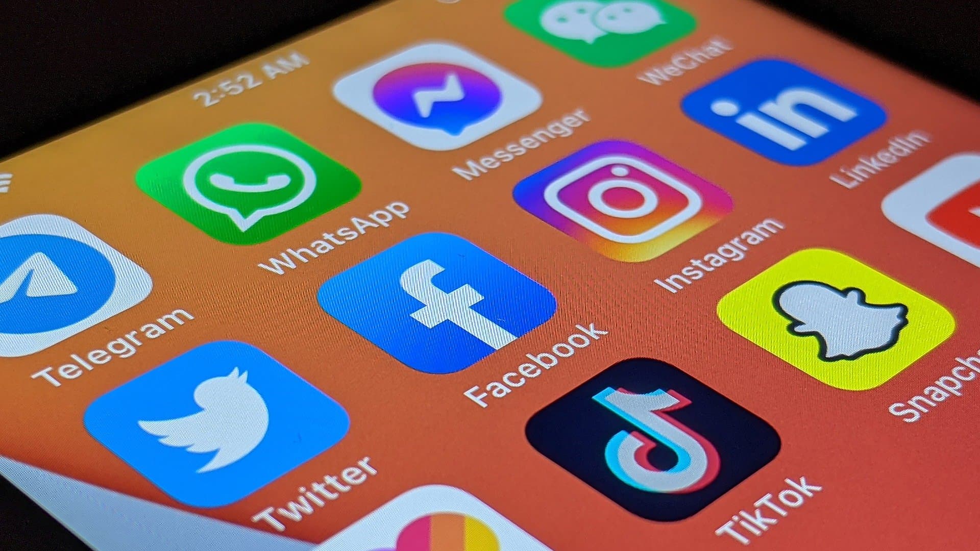 Pali Fejsbuk, Instagram i Votsap, otkazali serveri