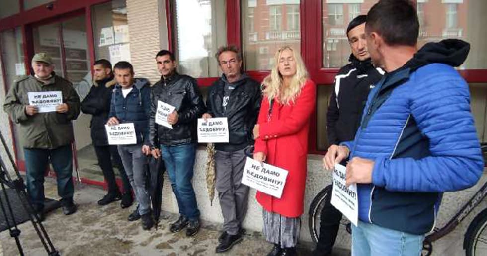 Protest meštana Baluge ispred Gradske uprave, traže potvrde o poništenju eksproprisane zemlje