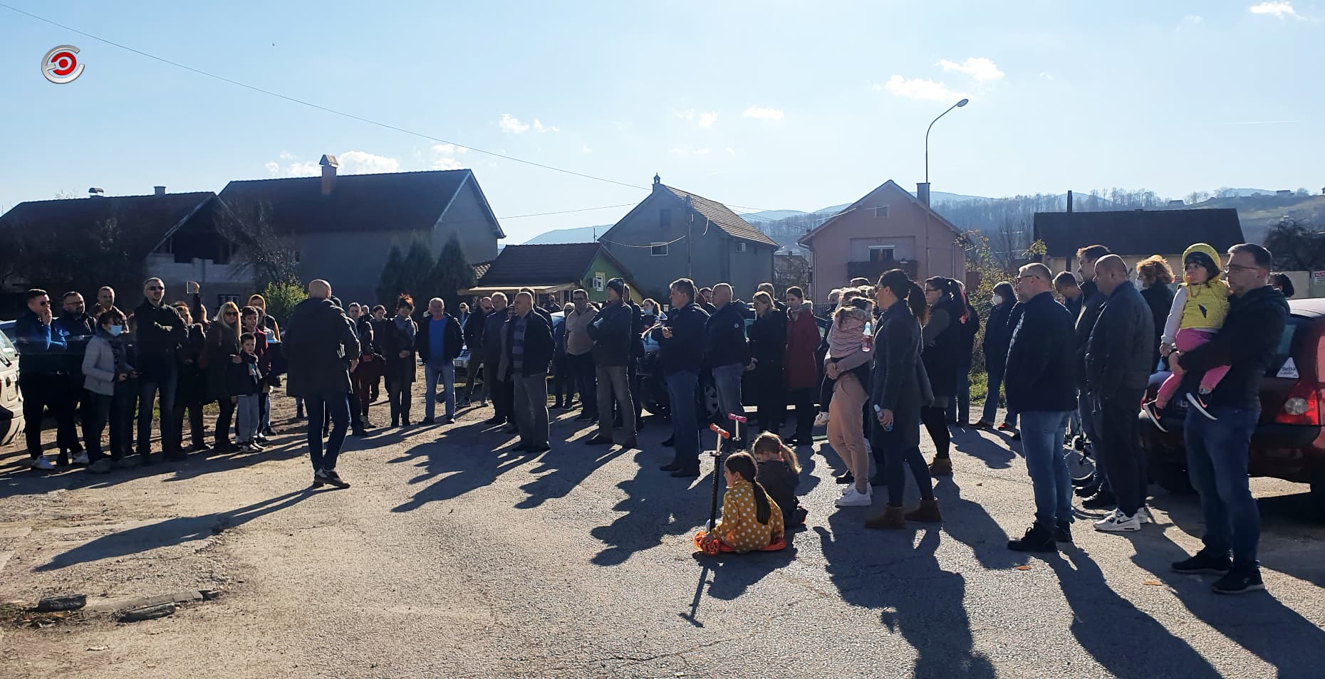 Protest stanara Avenije 1 zbog prodaje parcele na kojoj je parking, putem peticije prikupljeno 266 potpisa (FOTO)