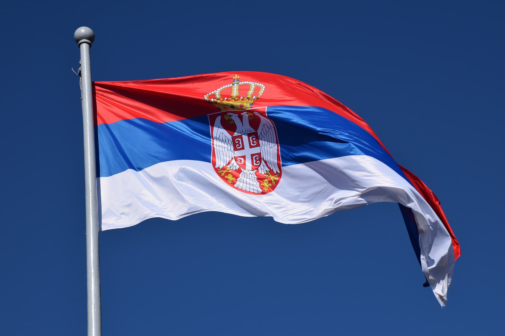 NAŠA ZASTAVA JE ZVANIČNO NAJLEPŠA NA SVETU: Više od milion ljudi izabralo trobojku Srbije!