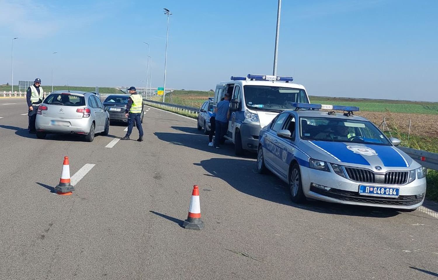 Pripadnici Uprave saobraćajne policije, tokom prošle nedelje, kontrolisali 63.153 vozila i otkrili 26.803 prekršaja