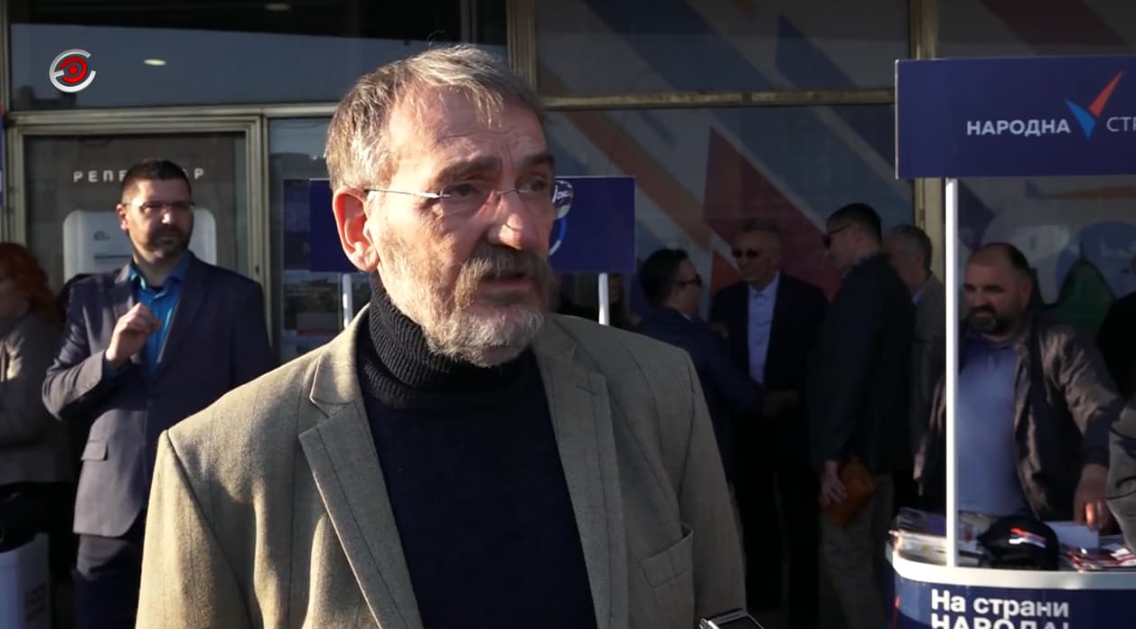 Kovačević: Novinari RTS-a hlade Vučića lepezom umesto da ga intervjuišu