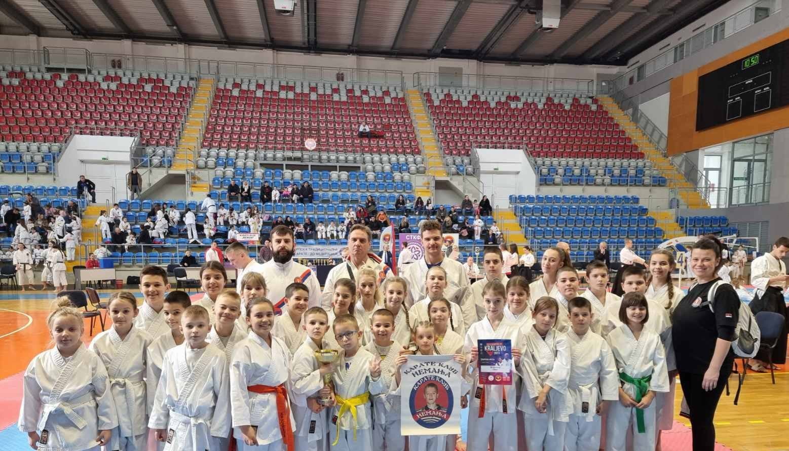 Karatisti "Nemanje" u Kraljevu osvojili 36 medalja i pehare za najmasovniji i najuspešniji klub