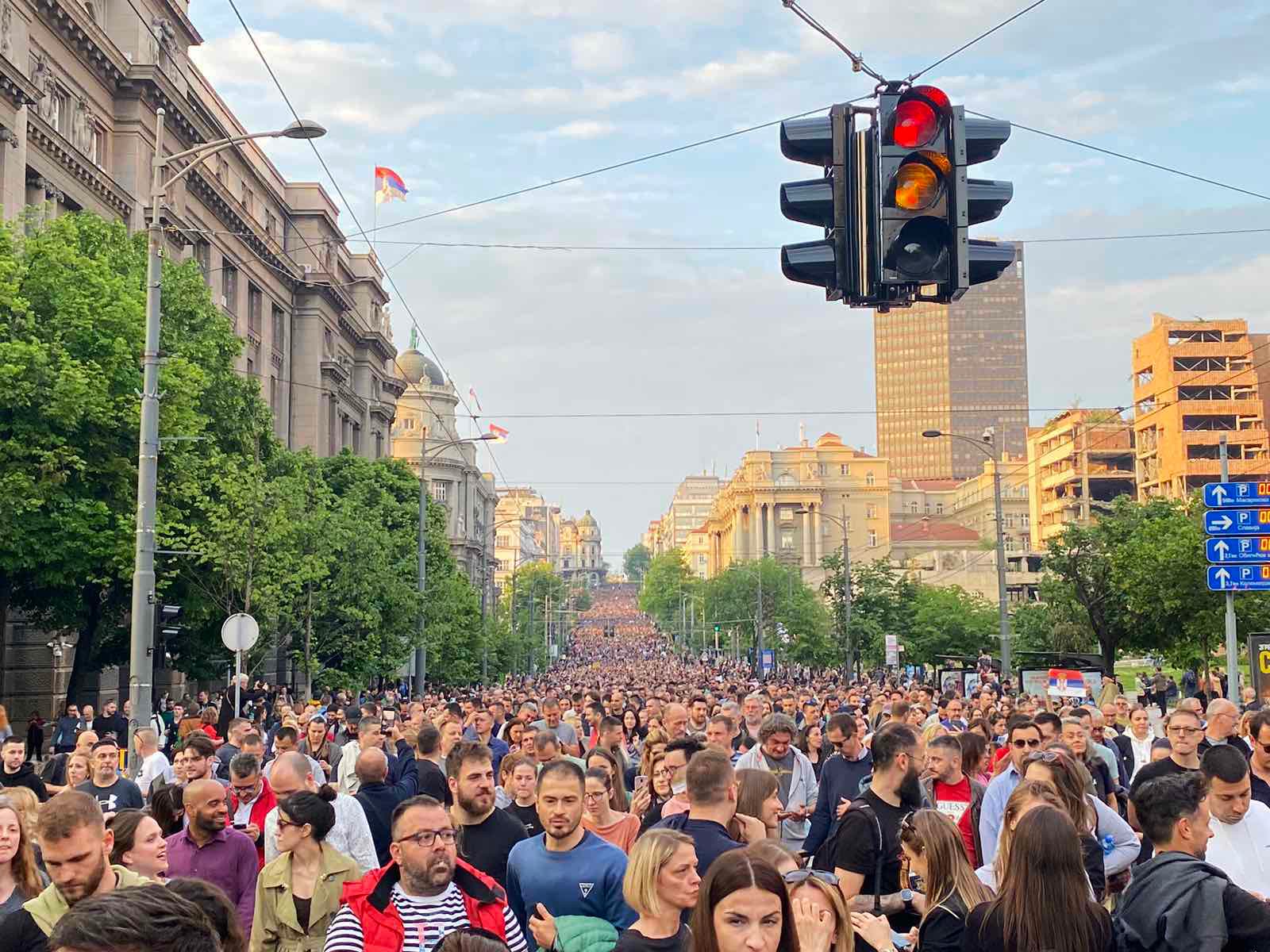 Protest "Srbija protiv nasilja": Početak kolone stigao do Gazele, kod Skupštine još okupljenih (FOTO)