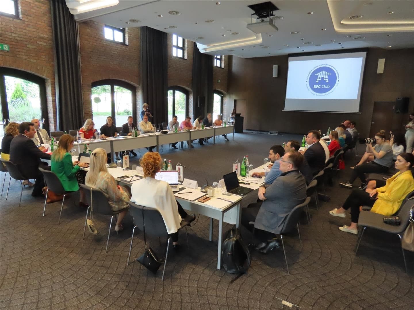 Polovina lokalnih samouprava želi da subvencioniše postavljanje nove stolarije, grejanja i solarnih panela