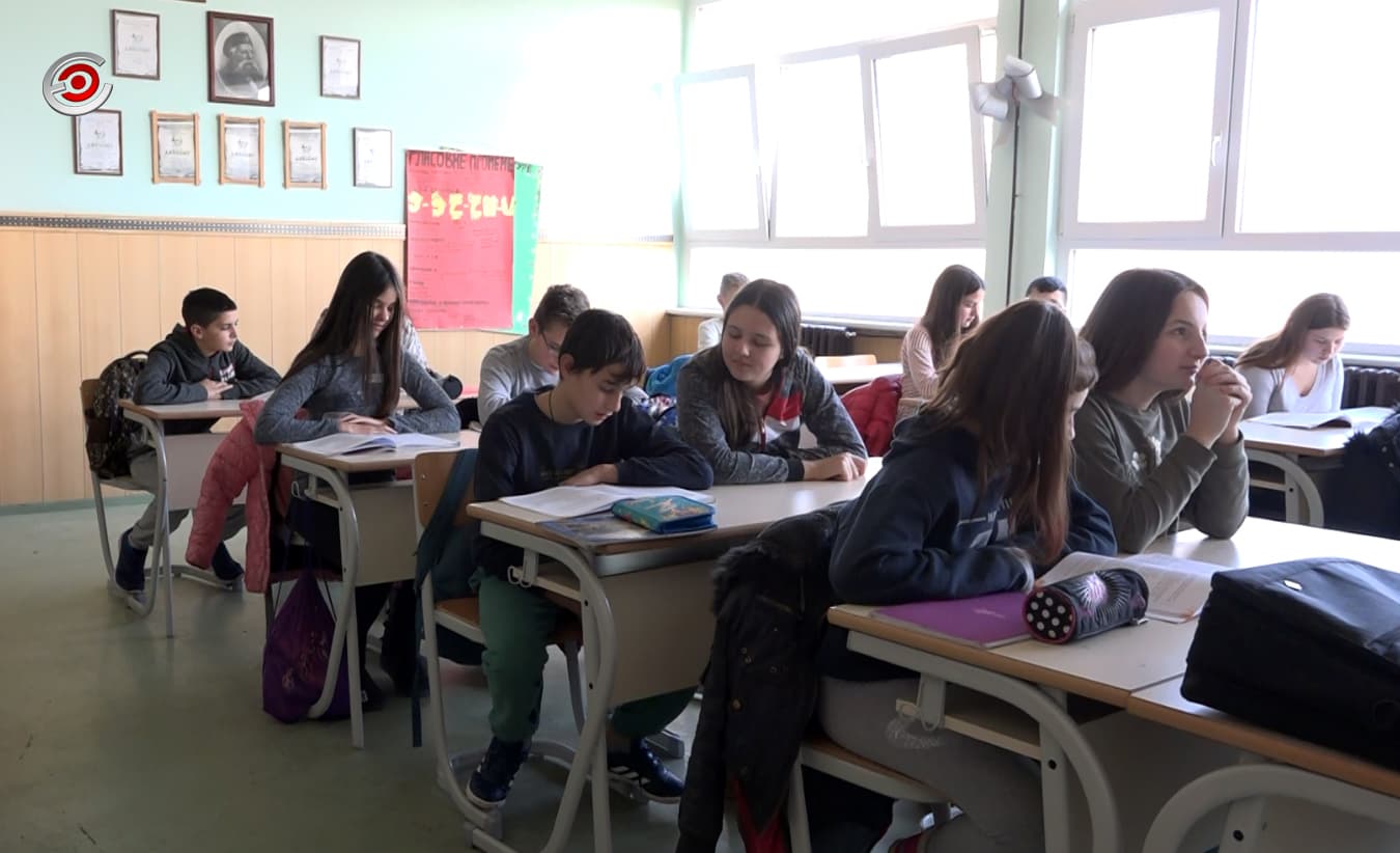 Ko će učiti decu: Stipendije zbog slabog interesovanja za "nastavničke smerove"