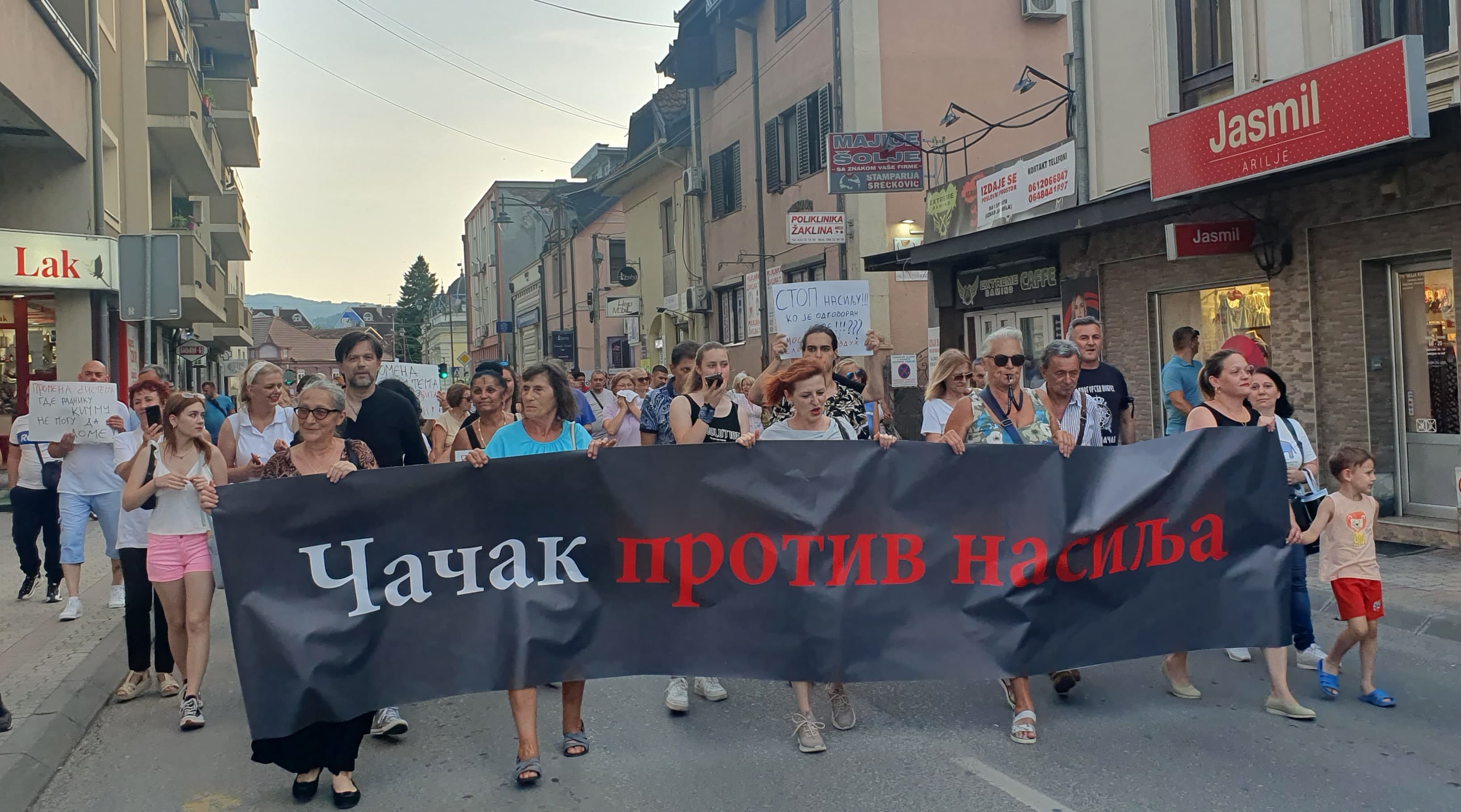 Nekoliko desetina građana na petom protestu "Čačak protiv nasilja"