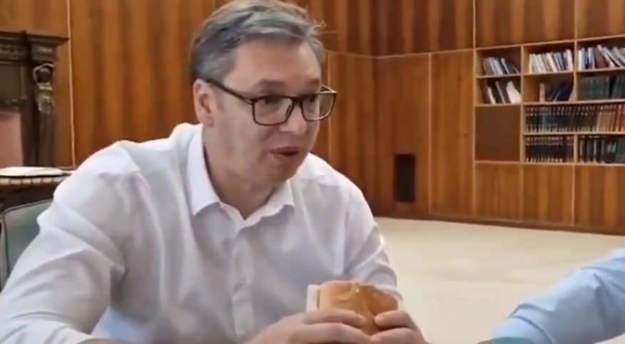 Vučić, Mali i Momirović doručkovali sendvič sa parizerom, najavili pojeftinjenje još 10 proizvoda