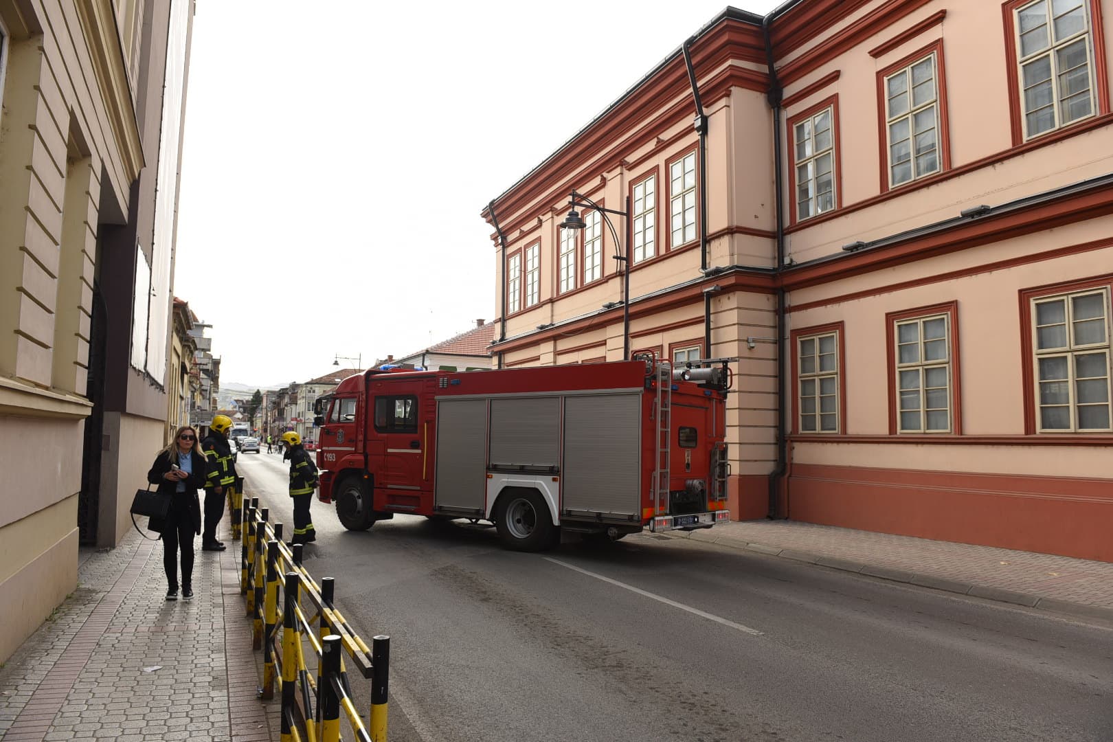 Presečena cev za gas u centru grada, saobraćaj ponovo uspostavljen u toku popodnevnih časova (FOTO+VIDEO)