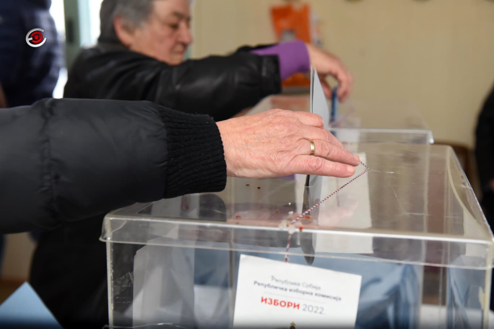 CRTA: Na beogradske izbore organizovano dovođeni birači, među njima i Čačani