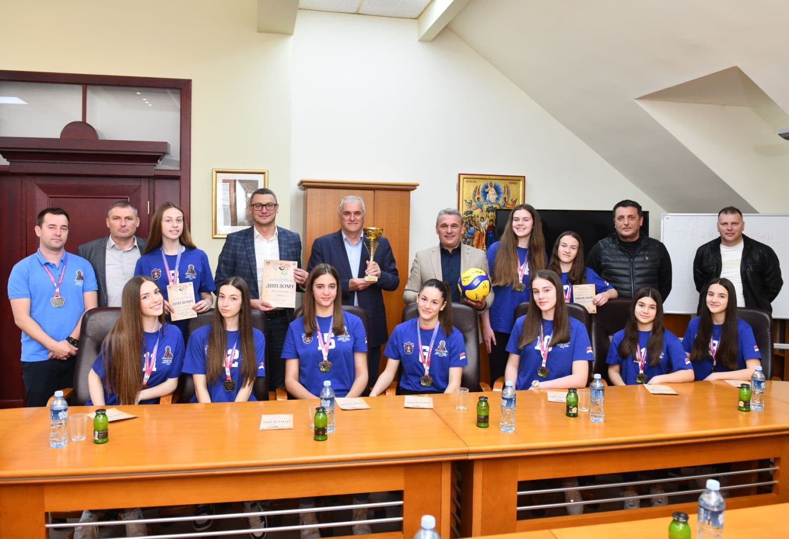 U Gradskoj upravi upriličen prijem za odbojkašice OŠ "Sveti Sava"