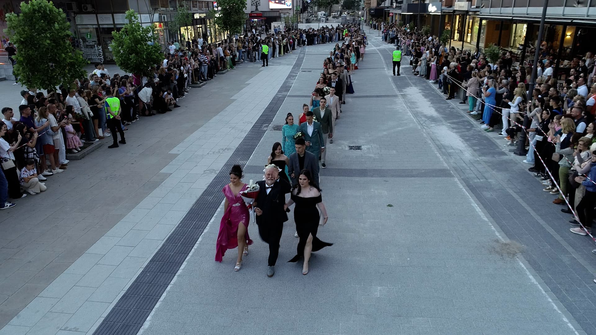 Čačak: Svečani defile maturanata Gimnazije (VIDEO)