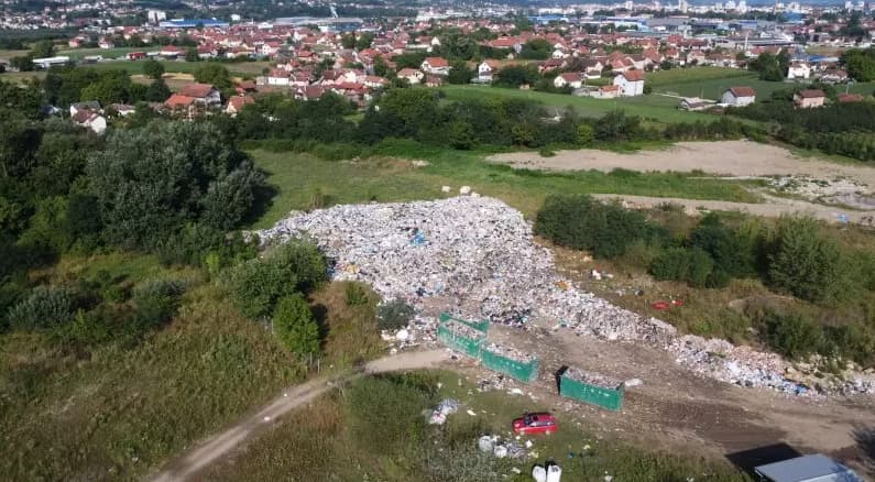 Čačak na pragu ekološke katastrofe: Otpad se gomila u Prelićima, meštani očajni