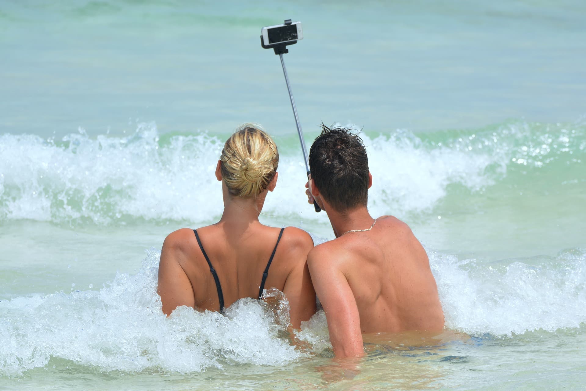 MEčUNARODNI DAN SELFIJA: A sada i zvanično - Slikanje selfija postao psihički poremećaj!