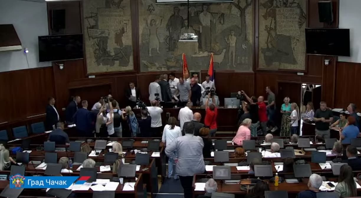 Burna rasprava i uvrede na konstitutivnoj sednici novog saziva Skupštine grada Čačka (FOTO)