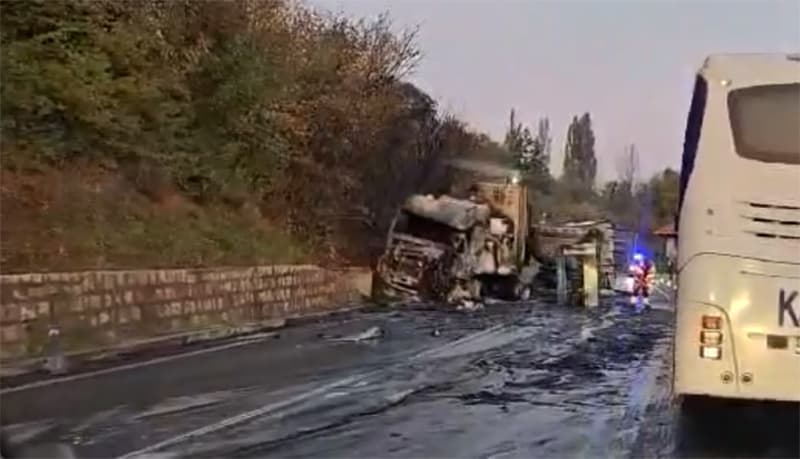 Sudar dva šlepera, jedan vozač nastradao