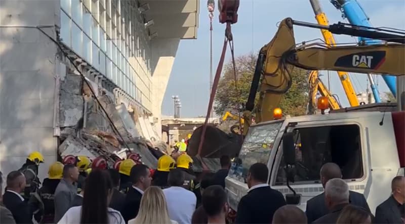 Trinaest tela izvučeno iz ruševina nakon urušavanja nadstrešnice Železničke stanice u Novom Sadu, više osoba teško povređeno
