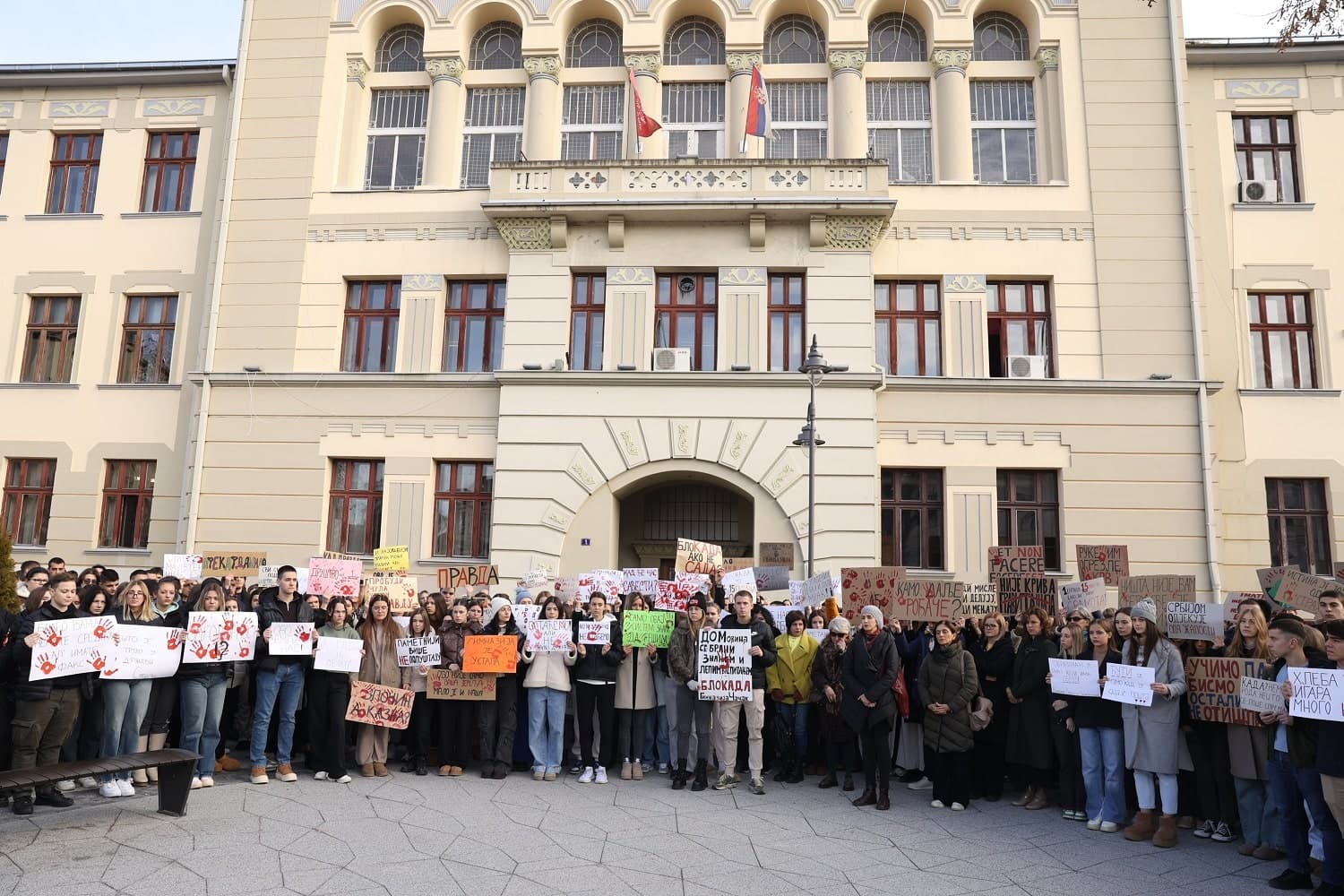 Treniranje strogoće nad direktorima škola